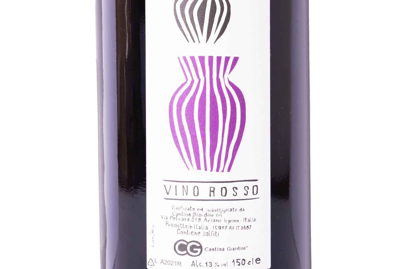 closeup etiqueta rosso anfora magnum cantina giardino