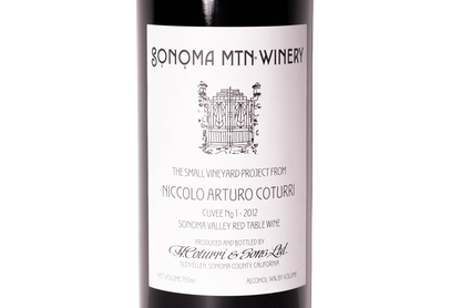 Close up de etiqueta de vino tinto natural de Sonoma Mtn Winery Cuvee No 1 2012.