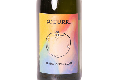 closeup de etiqueta de sidra Hard Apple Cider de Tony Coturri