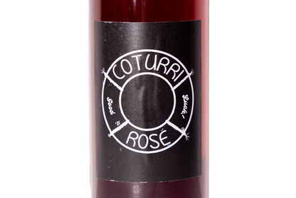 closeup de etiqueta de vino rosado natural Cotrurri Rose 2021 de estados unidos