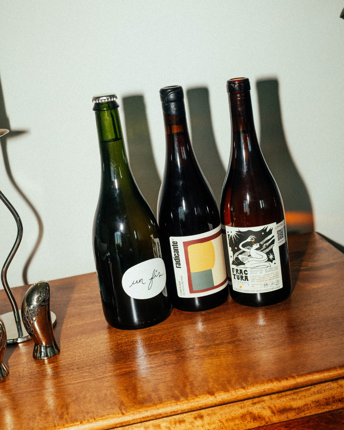 Foto de tres vinos naturales mexicanos
