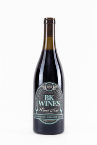 Vino natural, Vino en México, Vino orgánico, Vino biodinamico, Agricultura orgánica, Cosecha manual, Maridaje perfecto, Vinos veganos, Venta de vinos, Comercio local, Vinos mexicanos, Vinos internacionales, Sin sulfitos, Skin contact, Vino naranja, BK Wines, Carbonic Pinot Noir, Vino tinto, Australia