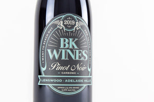 Vino natural, Vino en México, Vino orgánico, Vino biodinamico, Agricultura orgánica, Cosecha manual, Maridaje perfecto, Vinos veganos, Venta de vinos, Comercio local, Vinos mexicanos, Vinos internacionales, Sin sulfitos, Skin contact, Vino naranja, BK Wines, Carbonic Pinot Noir, Vino tinto, Australia